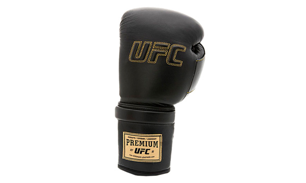 UFC Премиальные тренировочные перчатки на шнуровке черные - 16 Oz